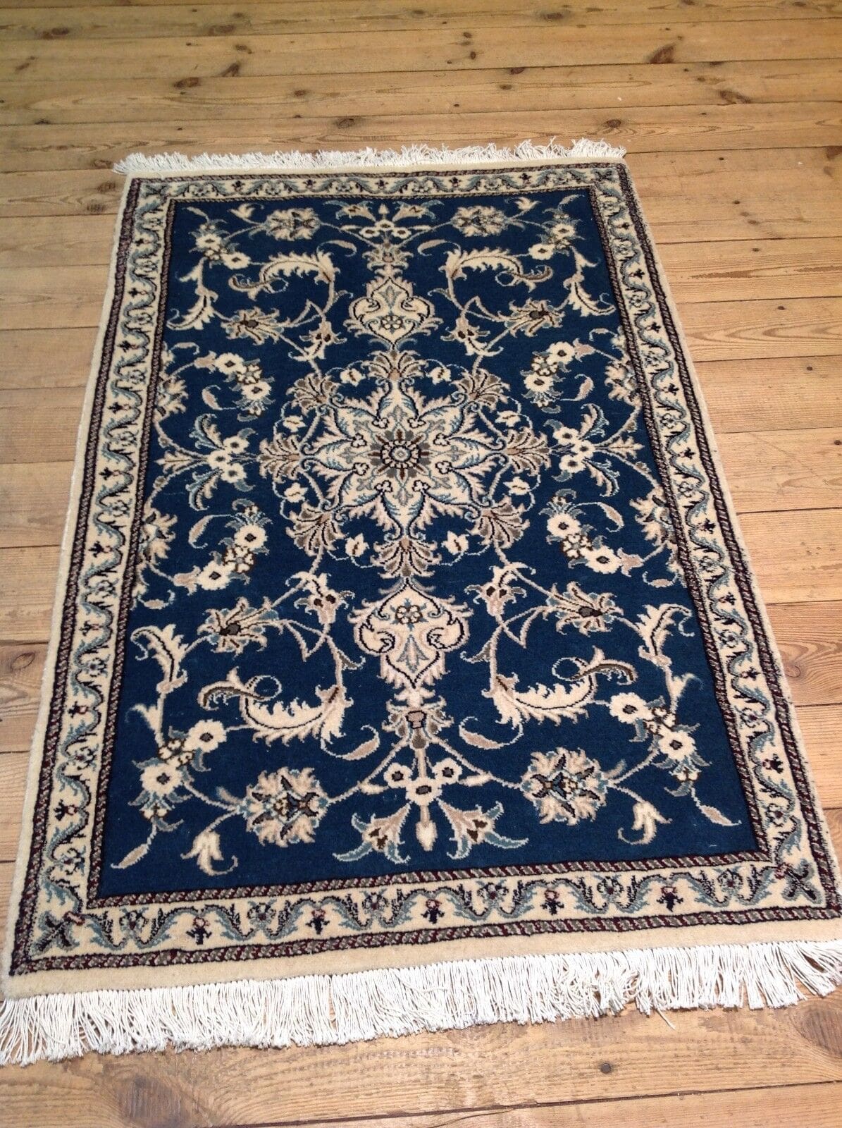Perserteppich Nain 138 x 88 cm Schurwolle handgeknüpft