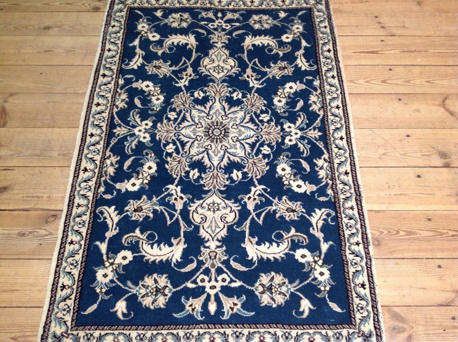 Perserteppich Nain 138 x 88 cm Schurwolle handgeknüpft