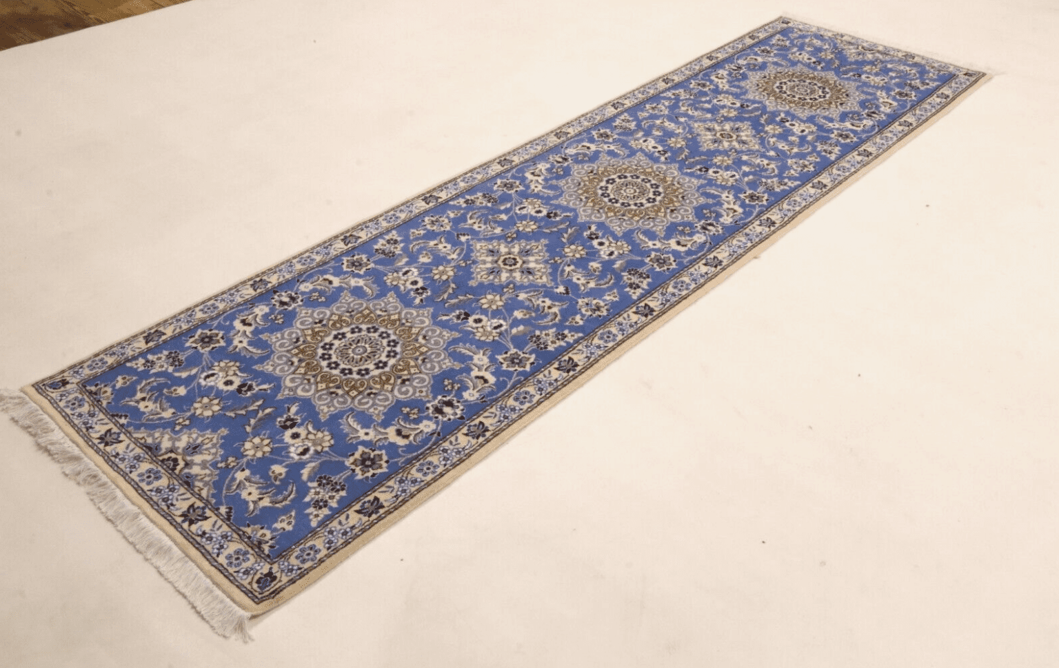 Perserteppich Nain 298 x 82 cm handgeknüpft (Verkauft)