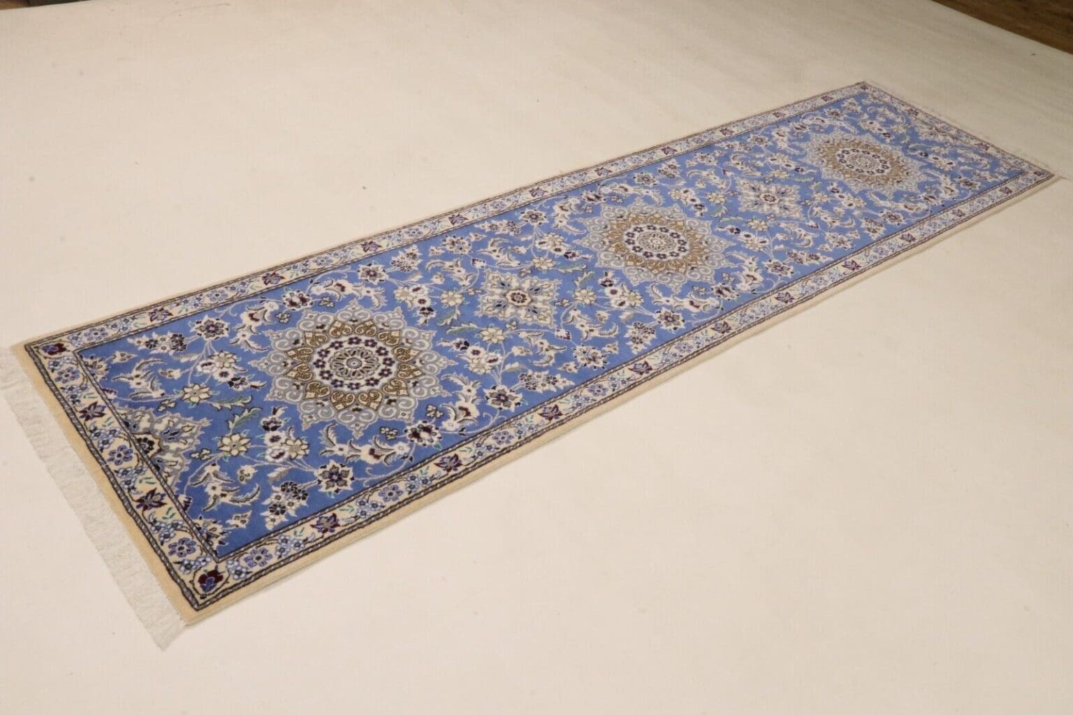 Perserteppich Nain 298 x 82 cm handgeknüpft (Verkauft)