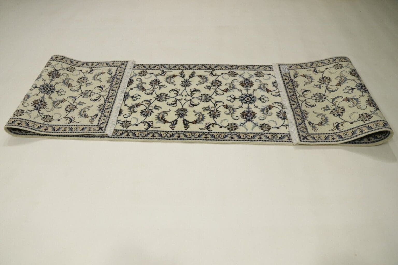 Perserteppich Nain 380 x 80 cm Schurwolle handgeknüpft