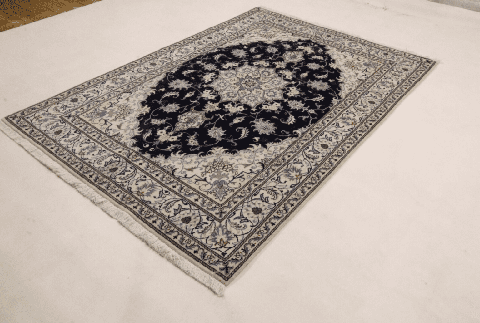 wunderschoner-orientteppich-242-x-160-cm-300000-knoten-m-90-1-2 Perserteppich Nain 242 x 160 cm Schurwolle handgeknüpft