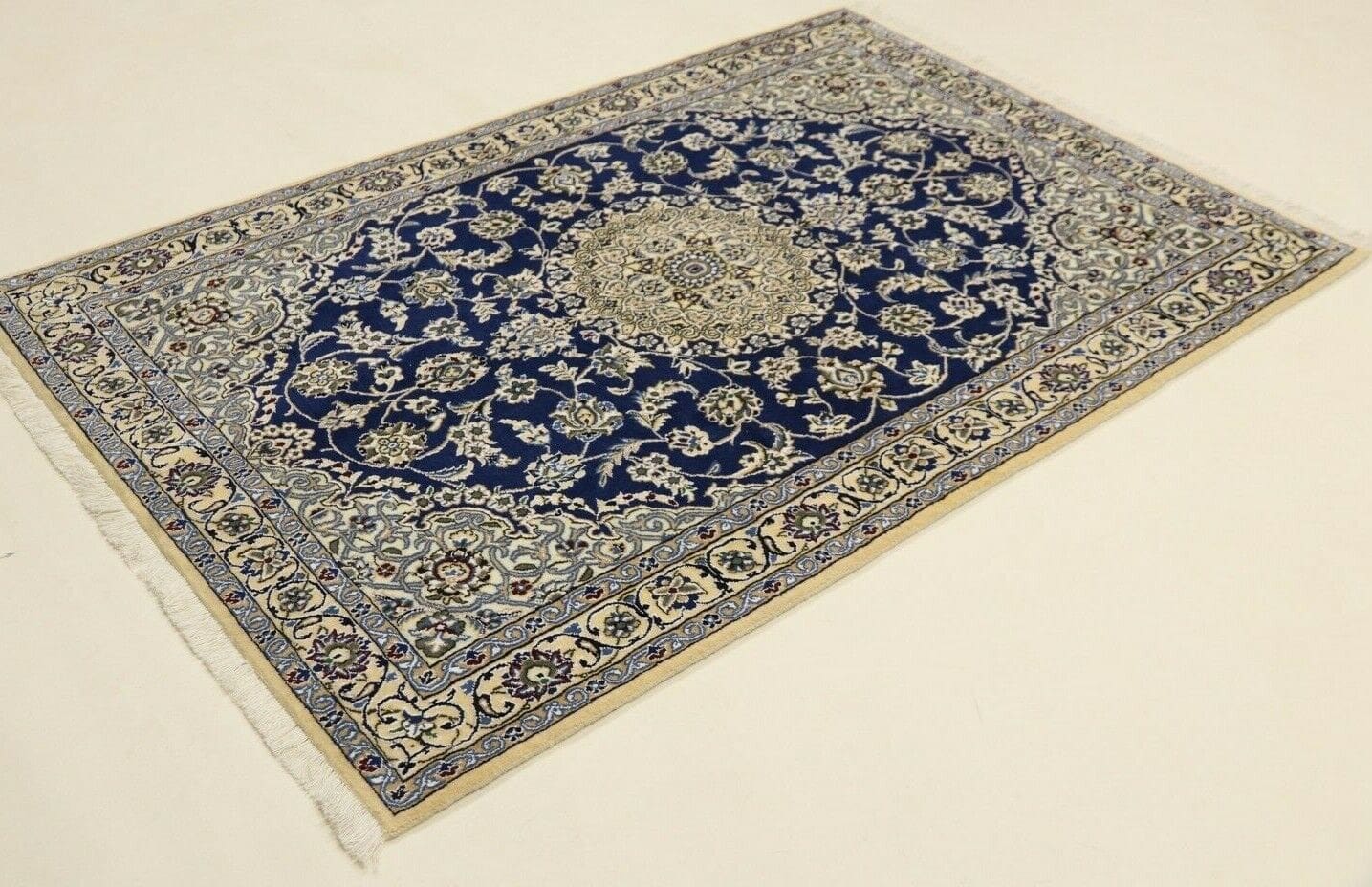 Perserteppich Nain 175 x 116 cm Wolle handgeknüpft