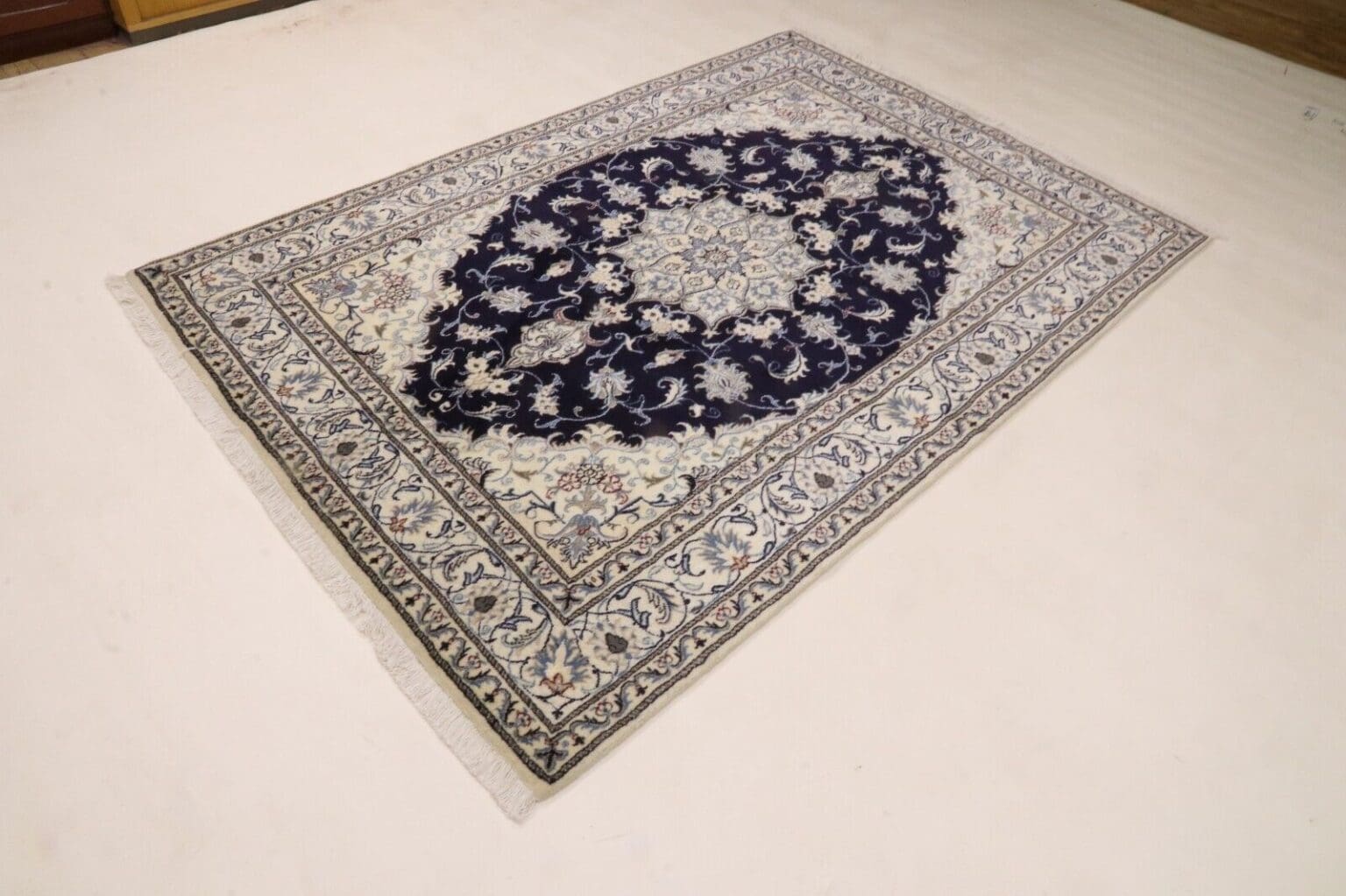wunderschoner-orientteppich-242-x-160-cm-300000-knoten-m-90-1-4 Perserteppich Nain 242 x 160 cm Schurwolle handgeknüpft