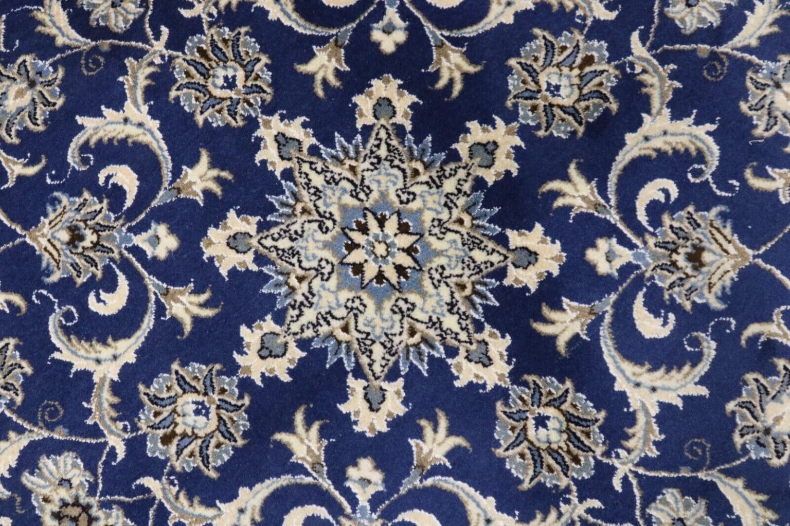 runder-orientteppich-super-nain-150x150-cm-ca-300000-knoten-m-aus-90 Perserteppich Nain 150 x 150 cm Wolle handgeknüpft