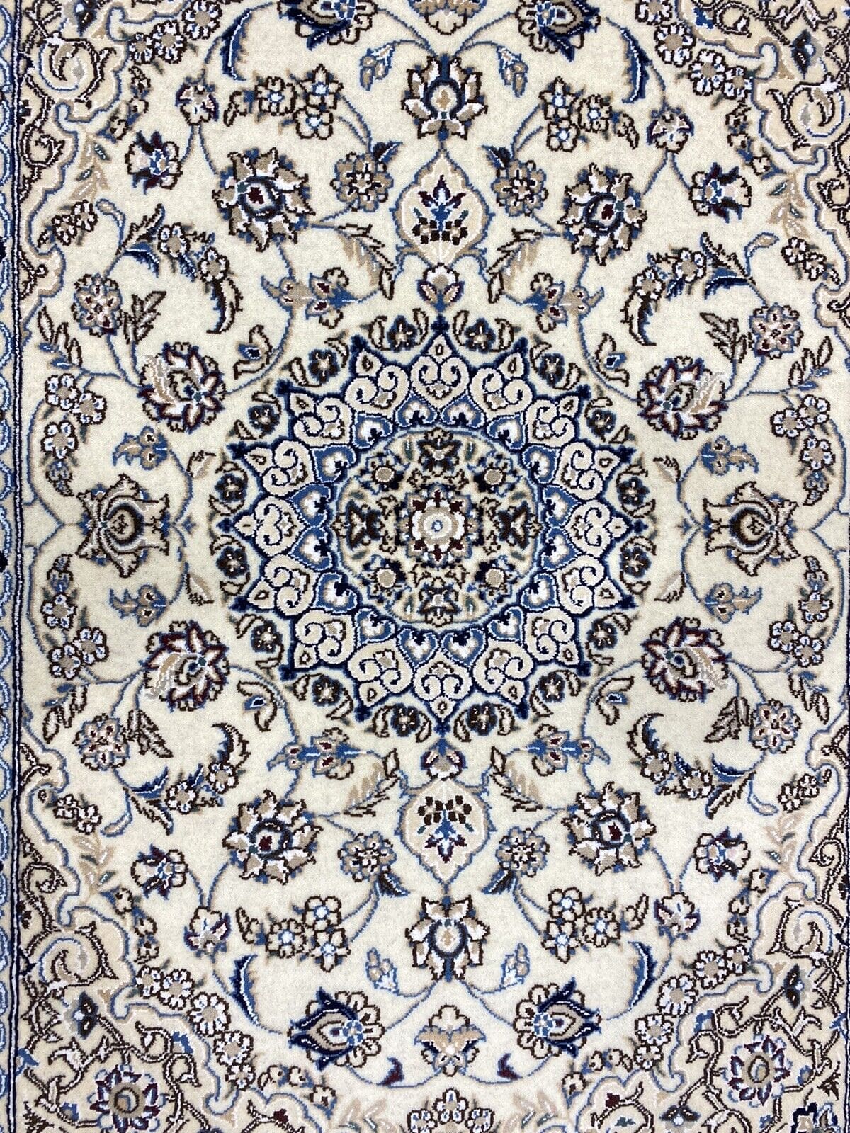 Perserteppich Nain 132 x 88 cm Wolle handgeknüpft