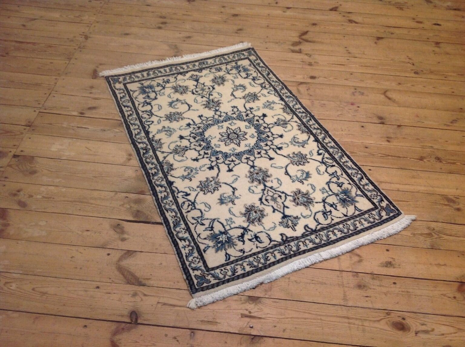 Perserteppich Nain 135 x 85 cm Wolle handgeknüpft