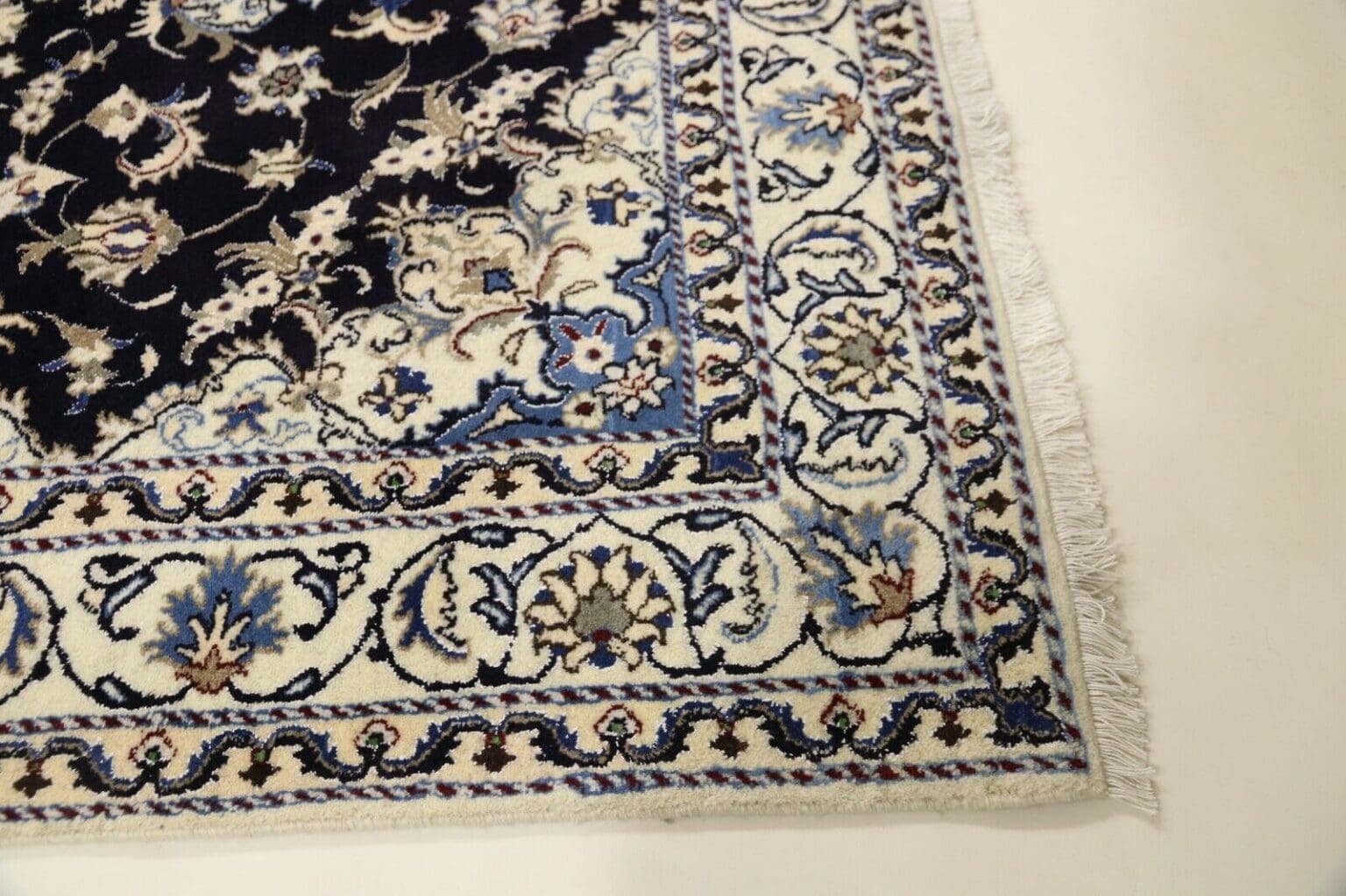 Perserteppich Nain 238 x 169 cm Wolle handgeknüpft