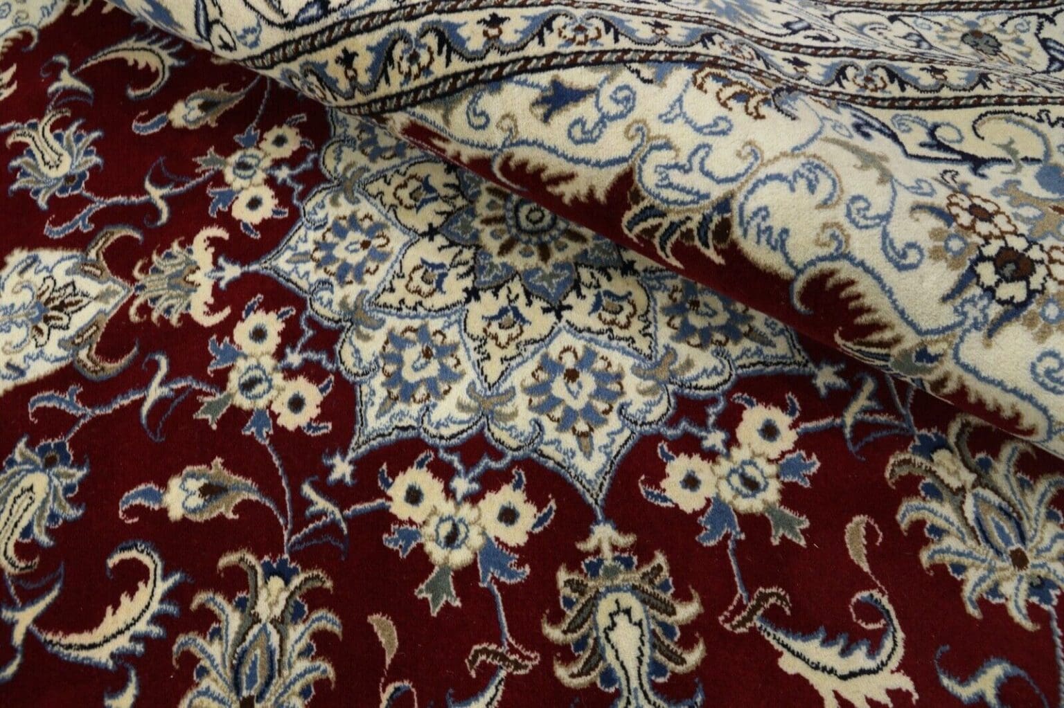 Perserteppich Nain 234 x 172 cm Schurwolle handgeknüpft