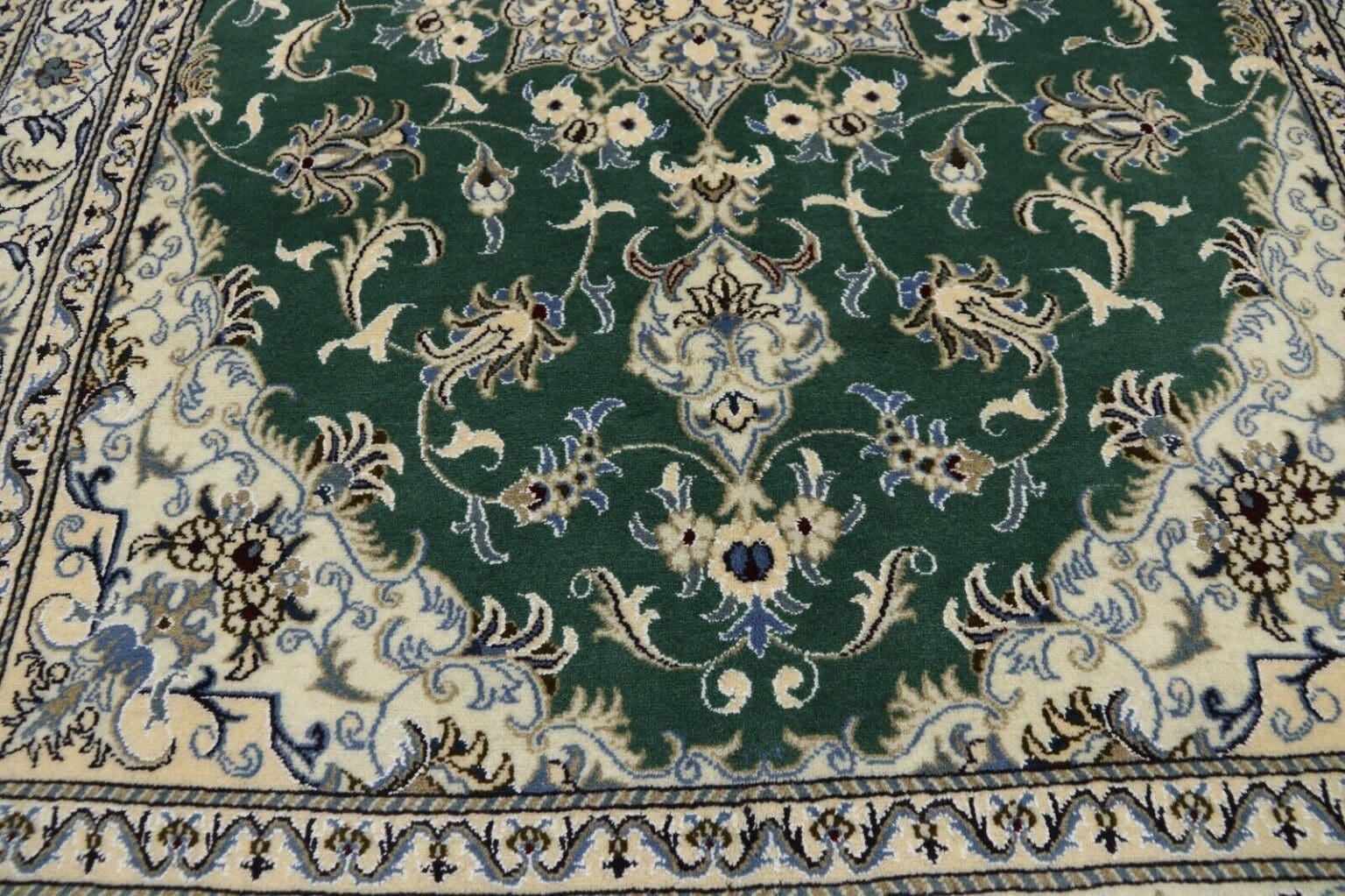 Perserteppich Nain 237 x 166 cm Wolle handgeknüpft