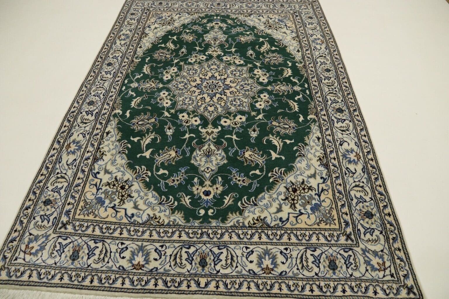 Perserteppich Nain 237 x 166 cm Wolle handgeknüpft