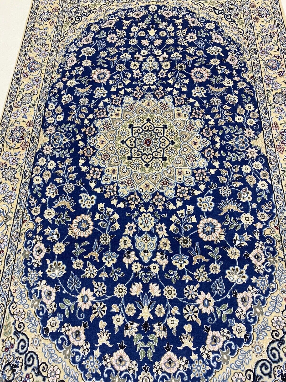 Perserteppich Nain 216 x 134 cm Wolle handgeknüpft