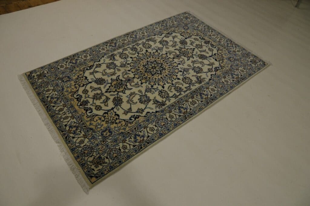Perserteppich Nain 203 x 125 cm Wolle handgeknüpft