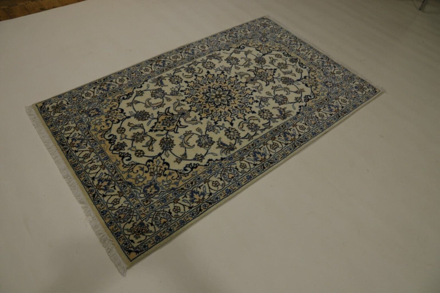 Perserteppich Nain 203 x 125 cm Wolle handgeknüpft