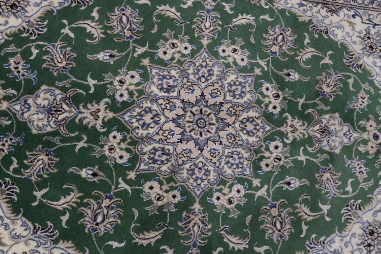 Perserteppich Nain 234 x 165 cm Wolle handgeknüpft