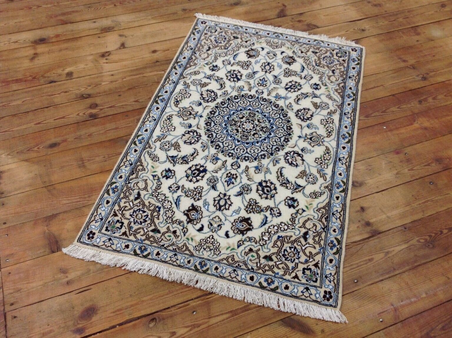Perserteppich Nain 137 x 88 cm Wolle handgeknüpft