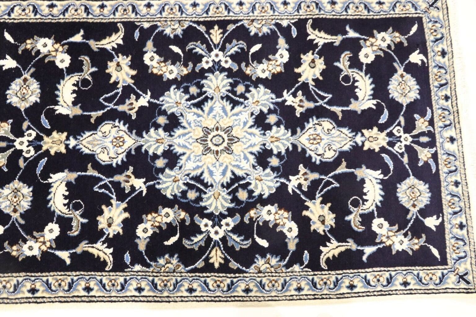 Perserteppich Nain 136 x 84 cm Wolle handgeknüpft