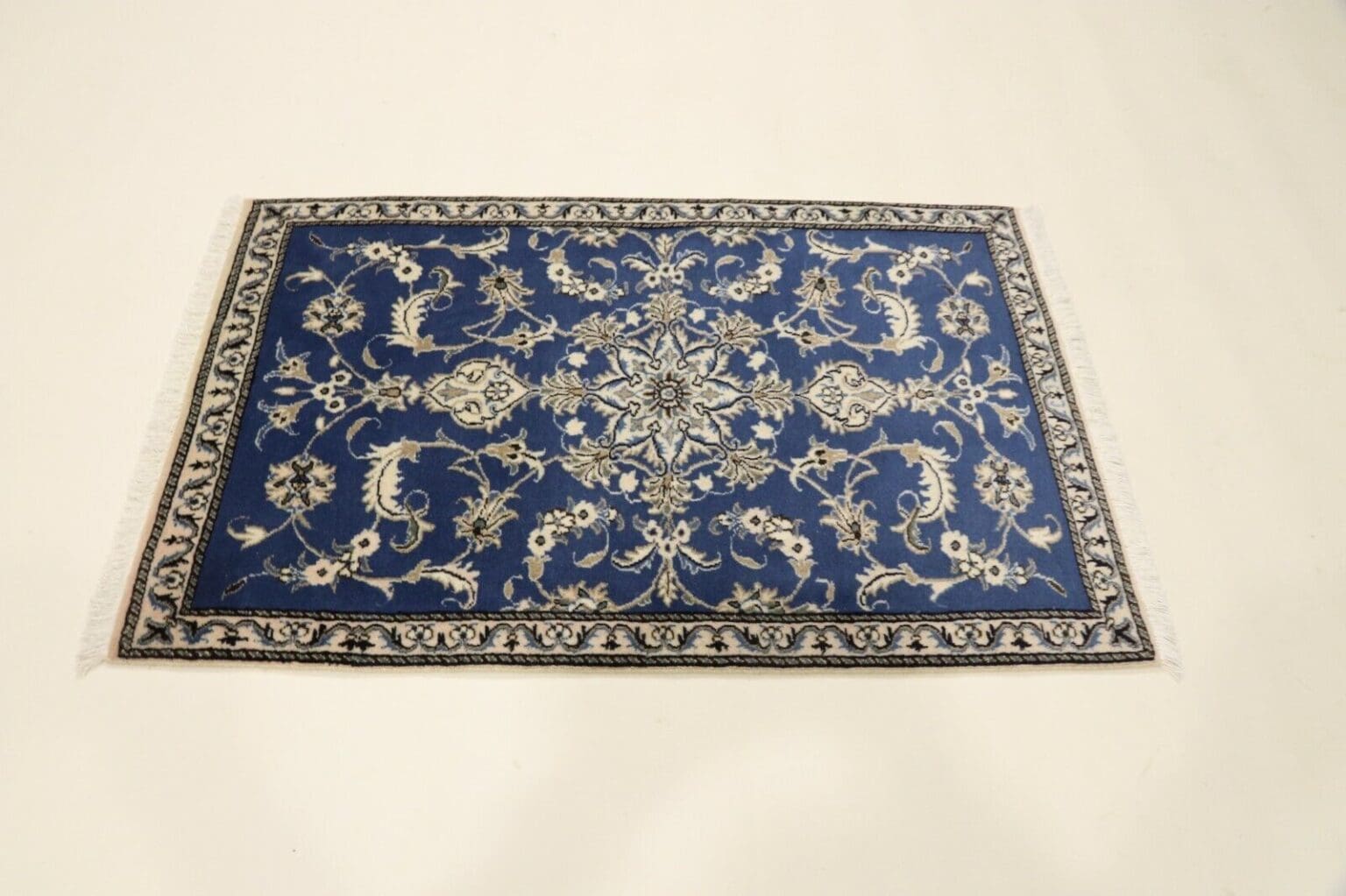 Perserteppich Nain 137 x 88 cm Wolle handgeknüpft