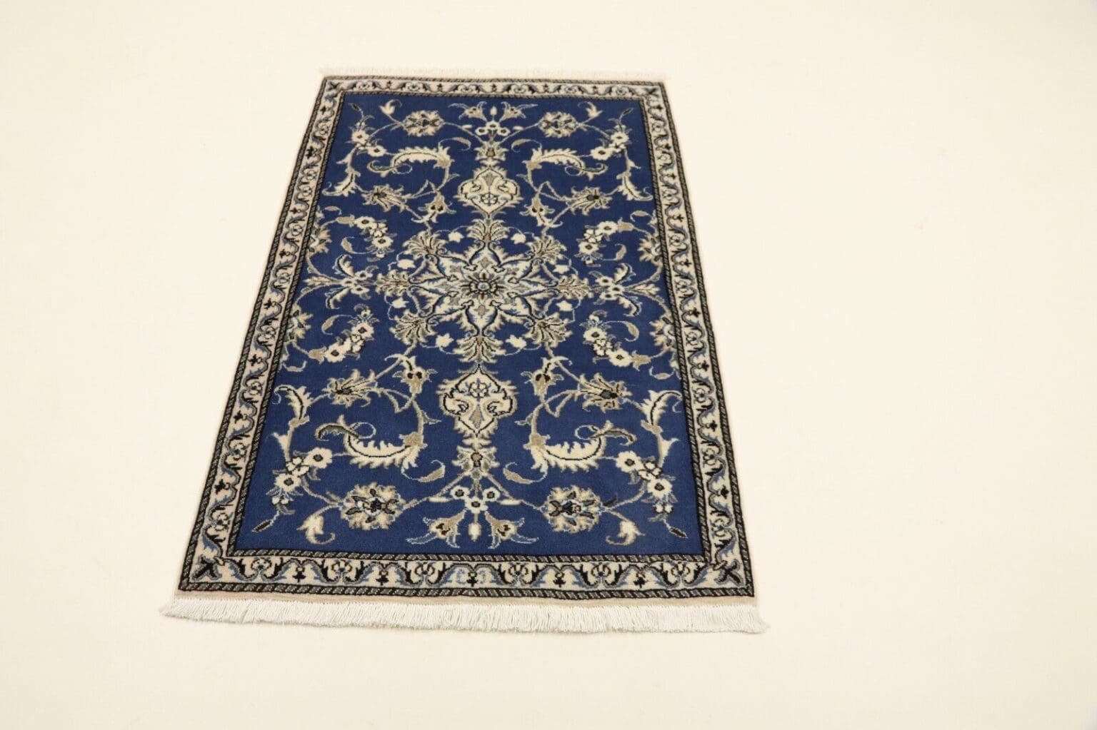 Perserteppich Nain 137 x 88 cm Wolle handgeknüpft