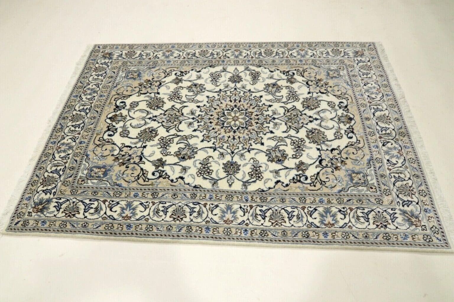 Perserteppich Nain 193 x 140 cm Wolle handgeknüpft
