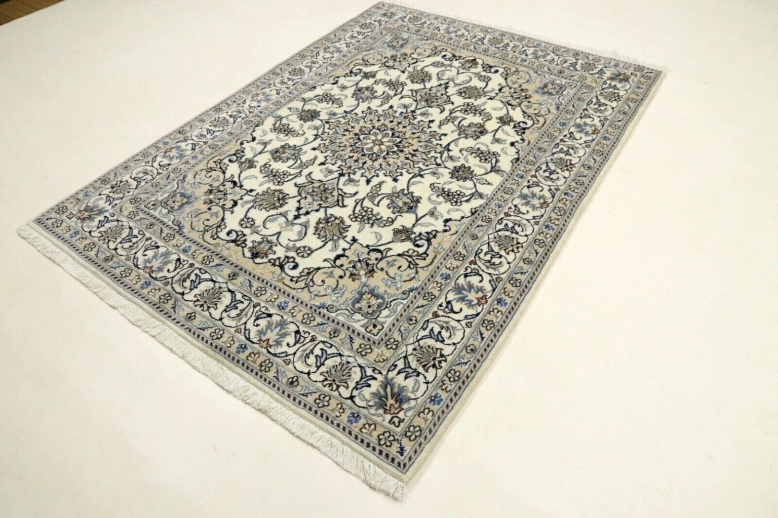 Perserteppich Nain 193 x 140 cm Wolle handgeknüpft