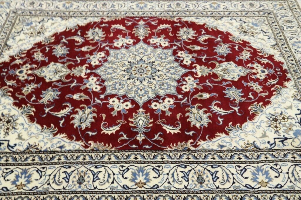 wunderschoner-perserteppich-nain-mit-seide-237-x-176-cm-ca-300000-3 Perserteppich Nain 237 x 176 cm Schurwolle handgeknüpft