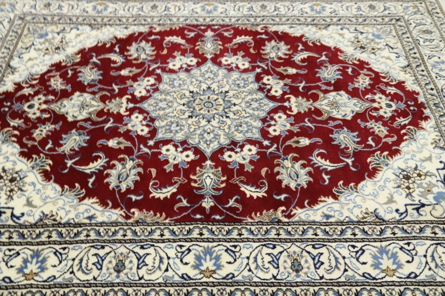 wunderschoner-perserteppich-nain-mit-seide-237-x-176-cm-ca-300000-3 Perserteppich Nain 237 x 176 cm Schurwolle handgeknüpft