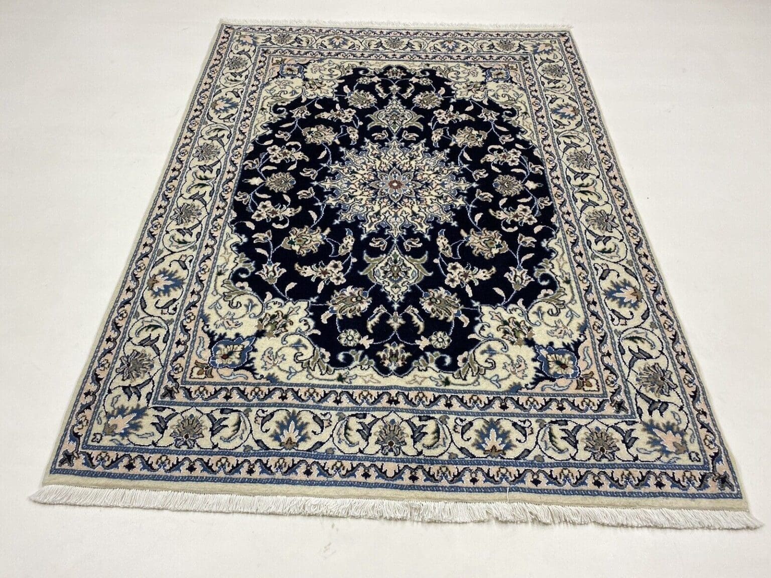 Perserteppich Nain 193 x 147 cm Wolle handgeknüpft
