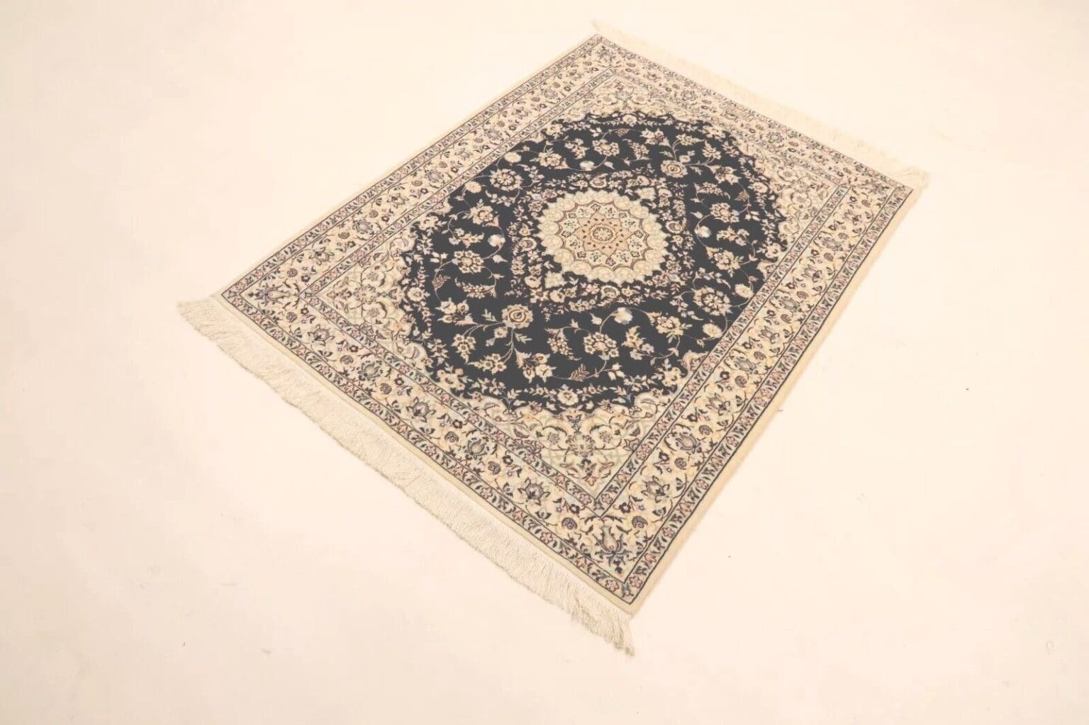 Perserteppich Nain 140 x 107 cm Korkwolle handgeknüpft