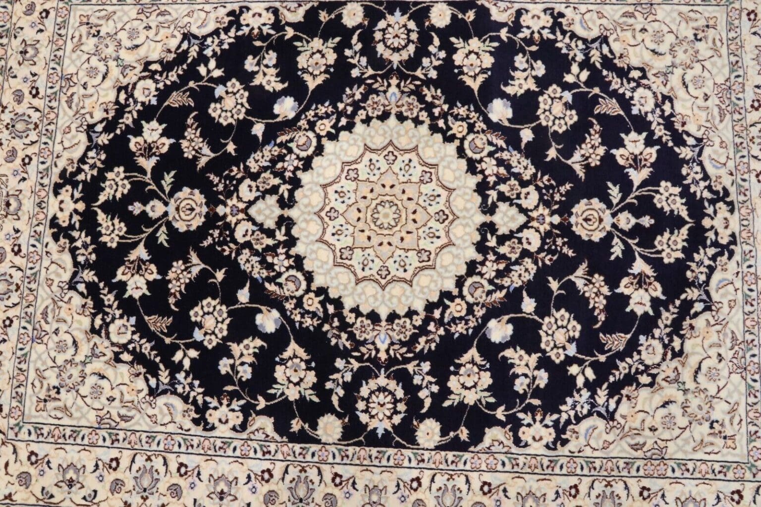Perserteppich Nain 140 x 107 cm Korkwolle handgeknüpft