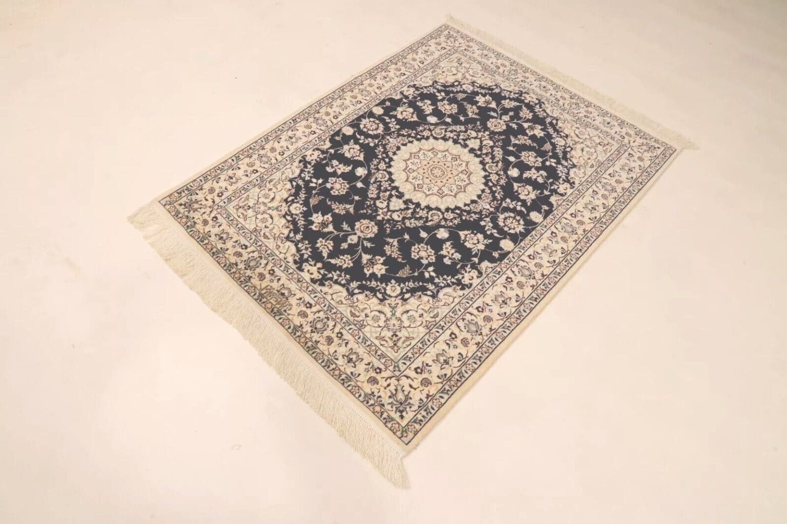 Perserteppich Nain 140 x 107 cm Korkwolle handgeknüpft
