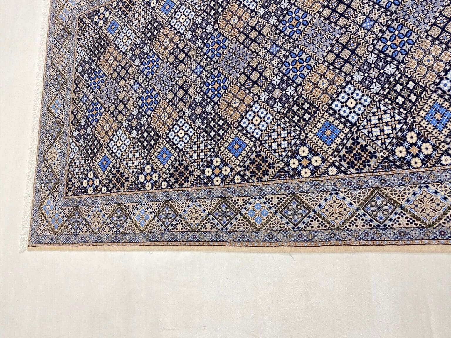 Perserteppich Nain 235 x 157 cm Korkwolle handgeknüpft