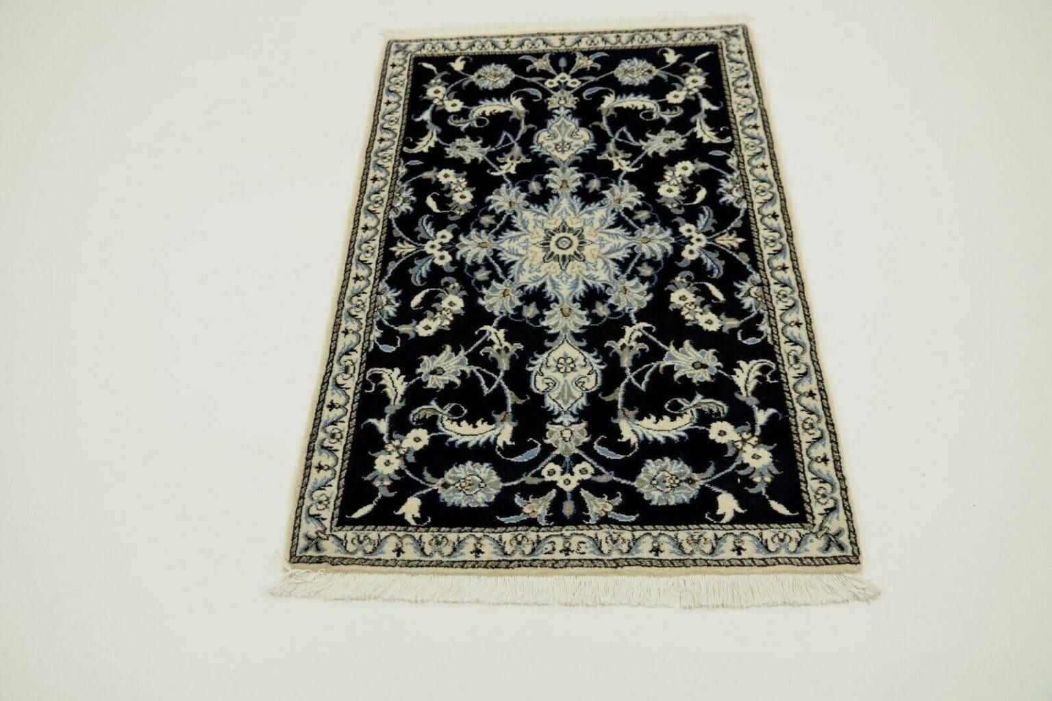 Perserteppich Nain 136 x 92 cm Wolle handgeknüpft