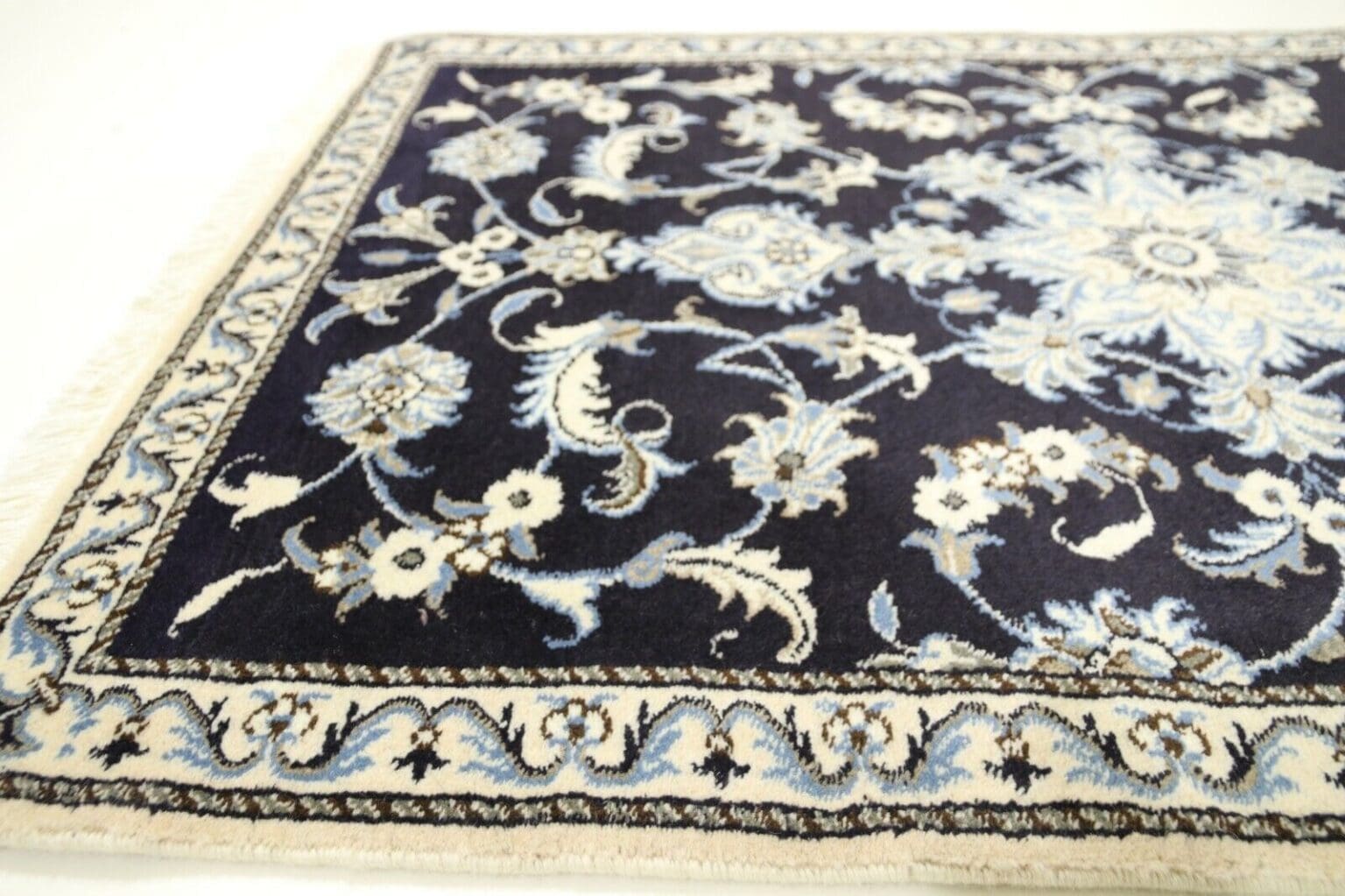 Perserteppich Nain 136 x 92 cm Wolle handgeknüpft