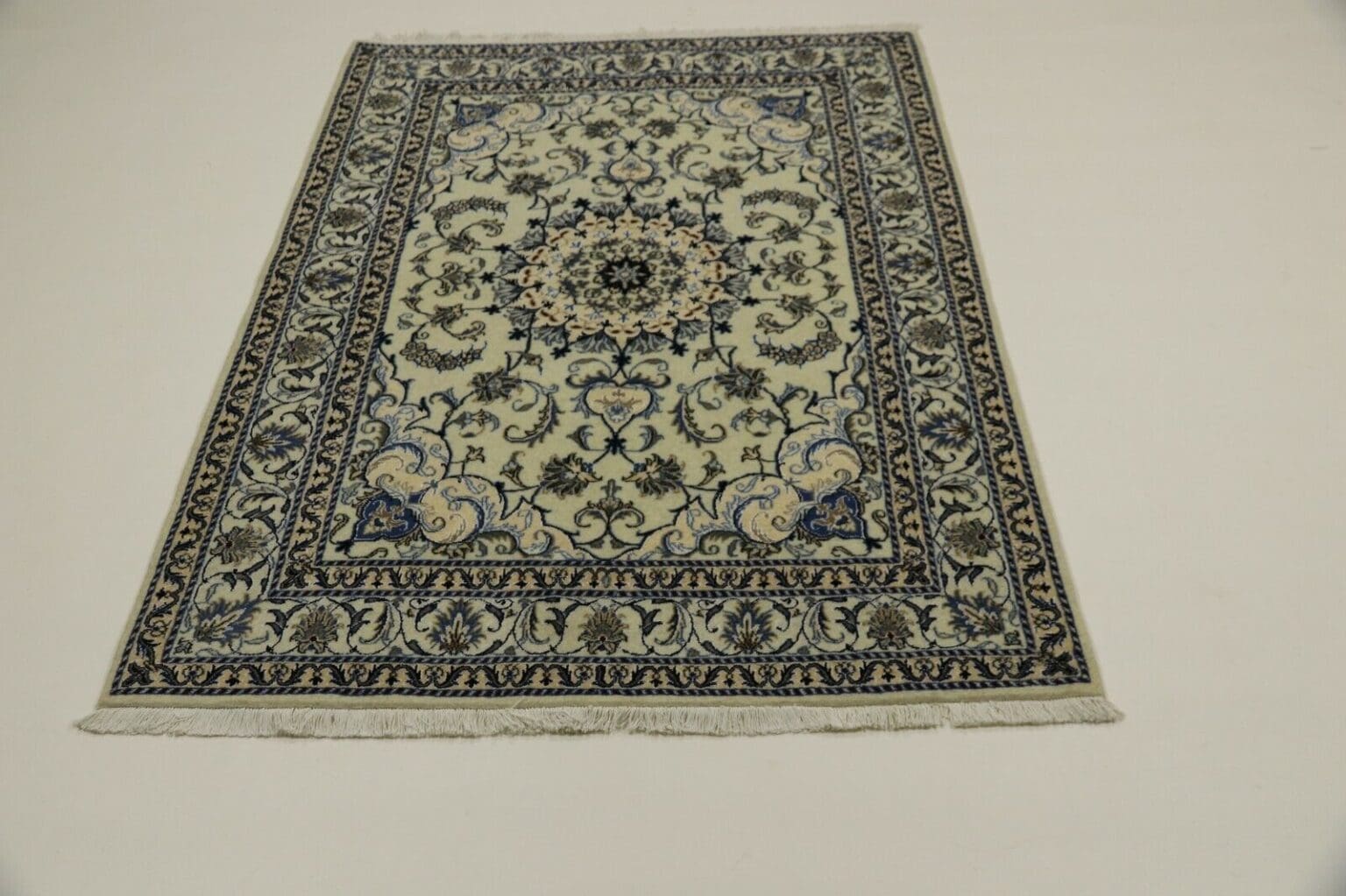 Perserteppich Nain 204 x 150 cm Wolle handgeknüpft