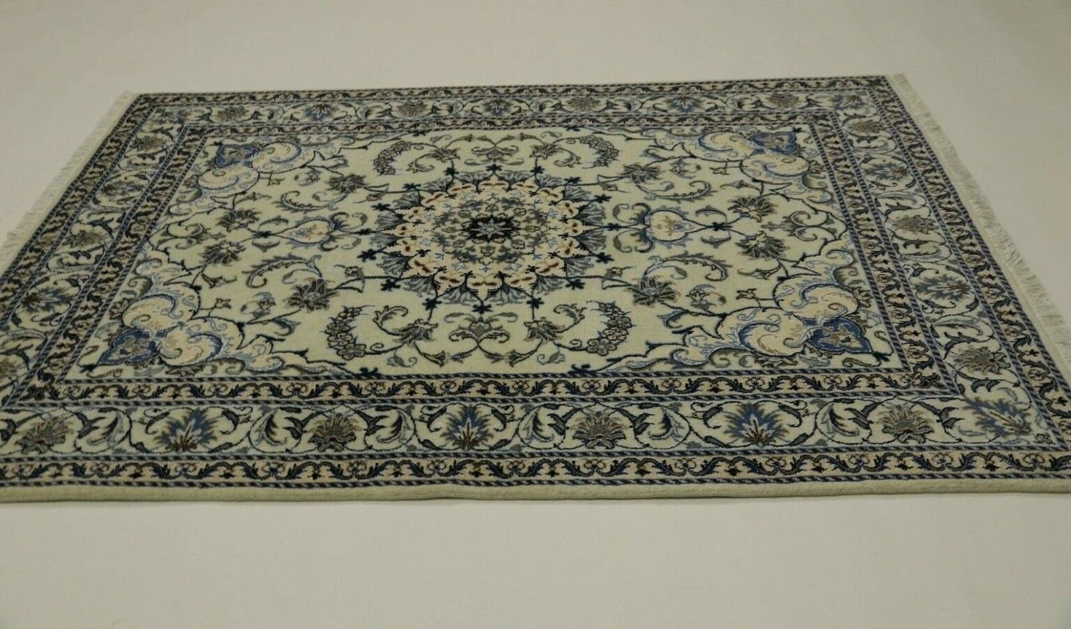 Perserteppich Nain 204 x 150 cm Wolle handgeknüpft