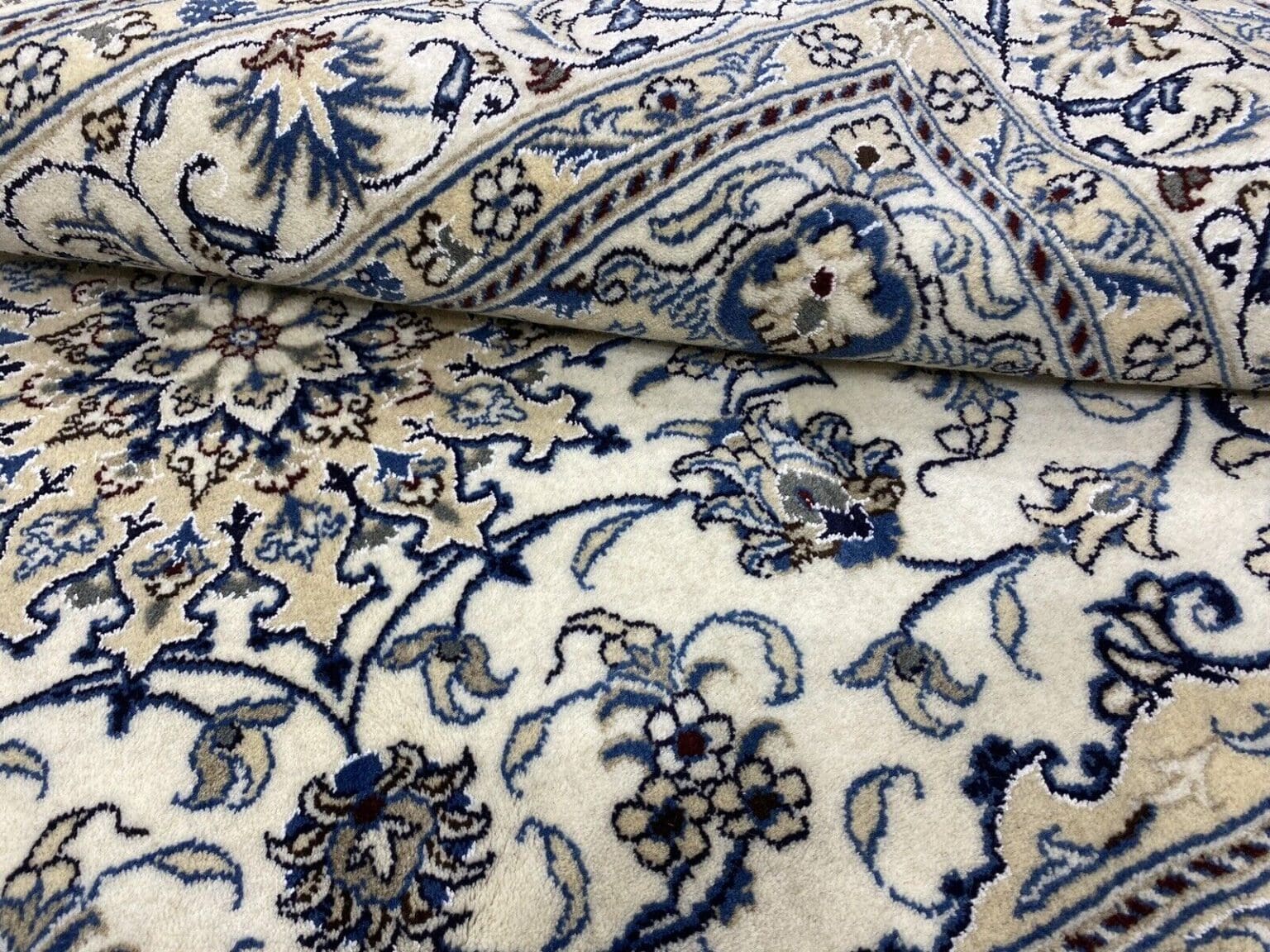 Perserteppich Nain 191 x 150 cm Wolle handgeknüpft