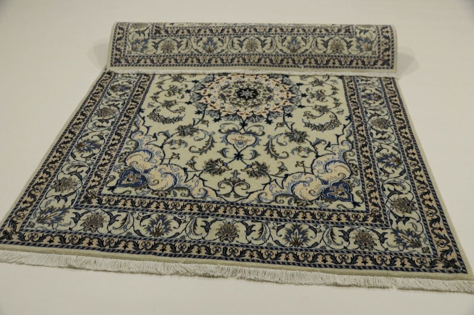 Perserteppich Nain 204 x 150 cm Wolle handgeknüpft