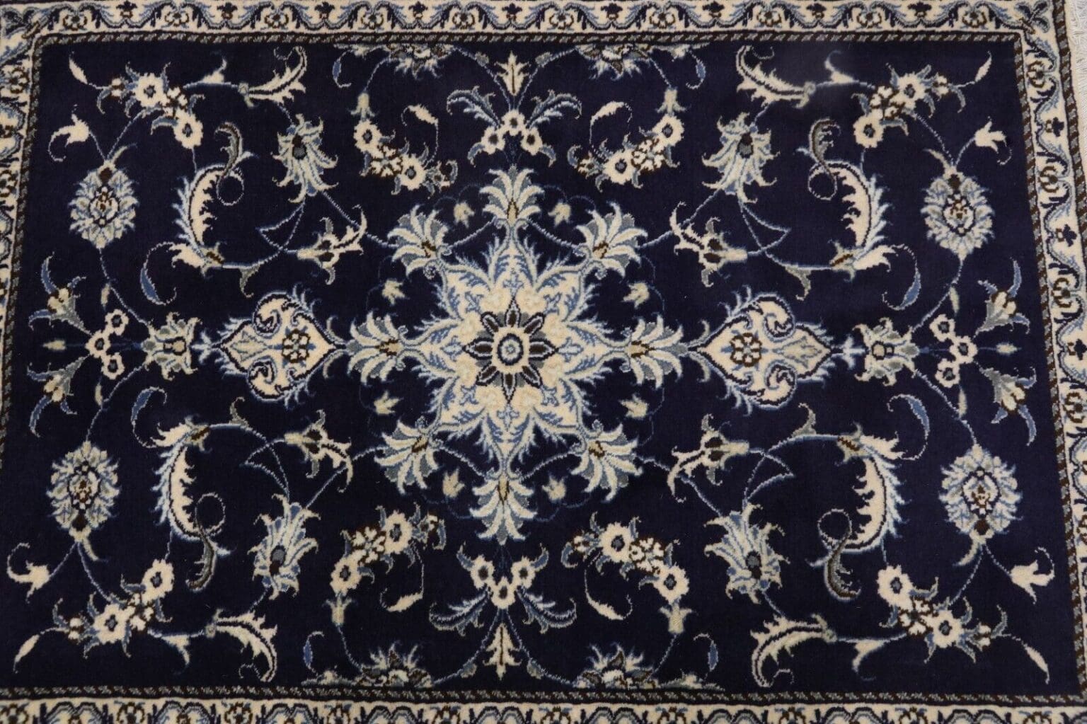 Perserteppich Nain 135 x 92 cm Wolle handgeknüpft