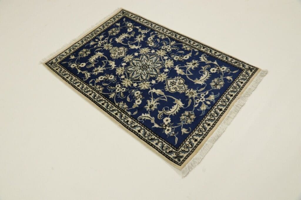 Perserteppich Nain 134 x 89 cm Schurwolle handgeknüpft