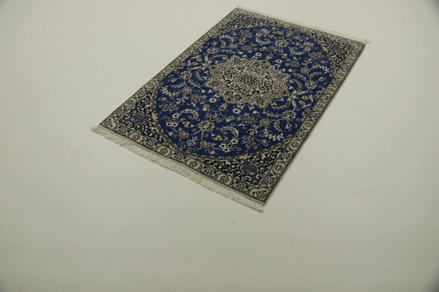 Perserteppich Nain 132 x 87 cm Wolle handgeknüpft