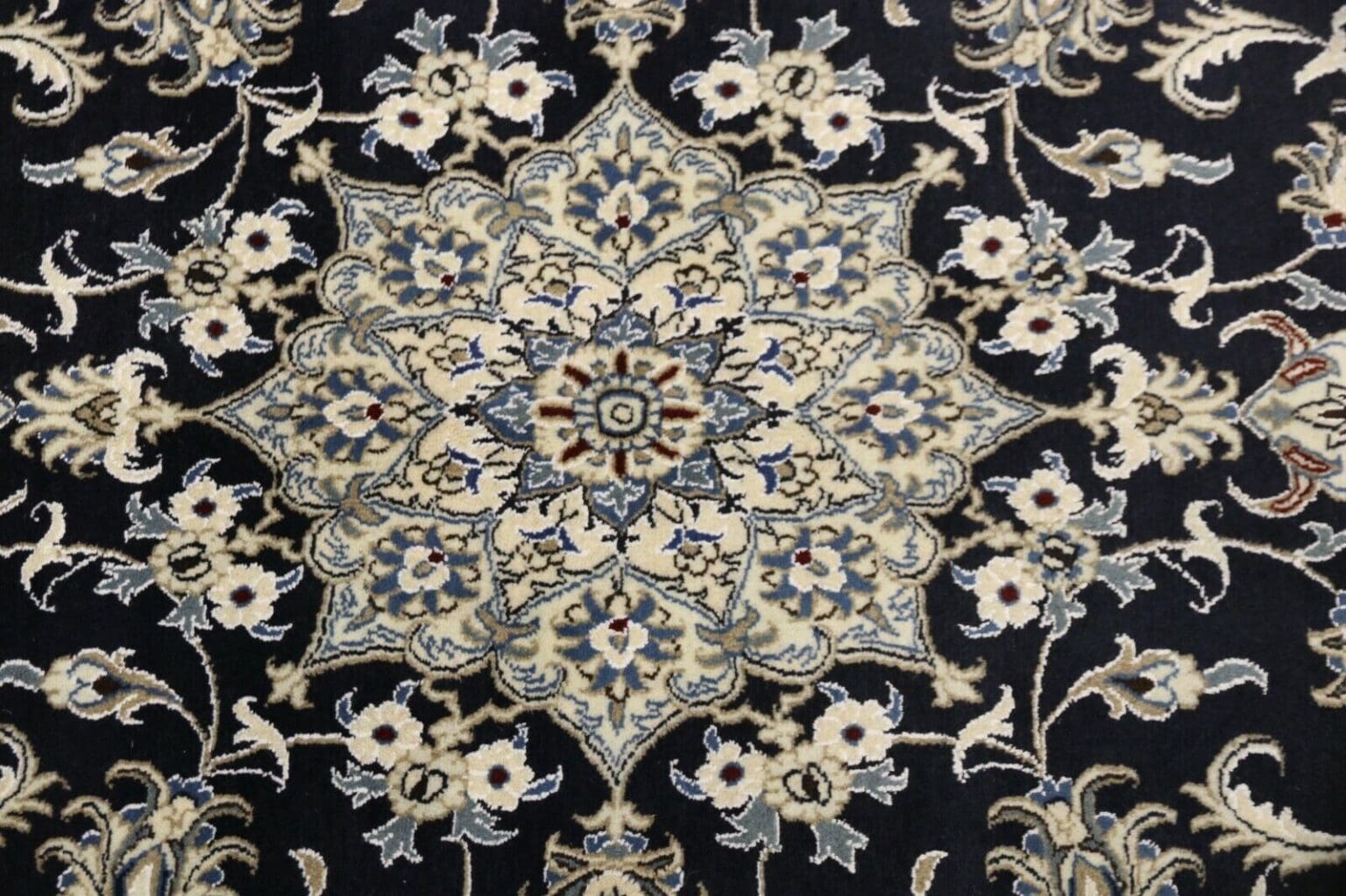 orientteppich-super-nain-mit-seide-235-x-168-cm-ca-300000-knoten-m-90-1-3 Perserteppich Nain 235 x 168 cm Wolle handgeknüpft