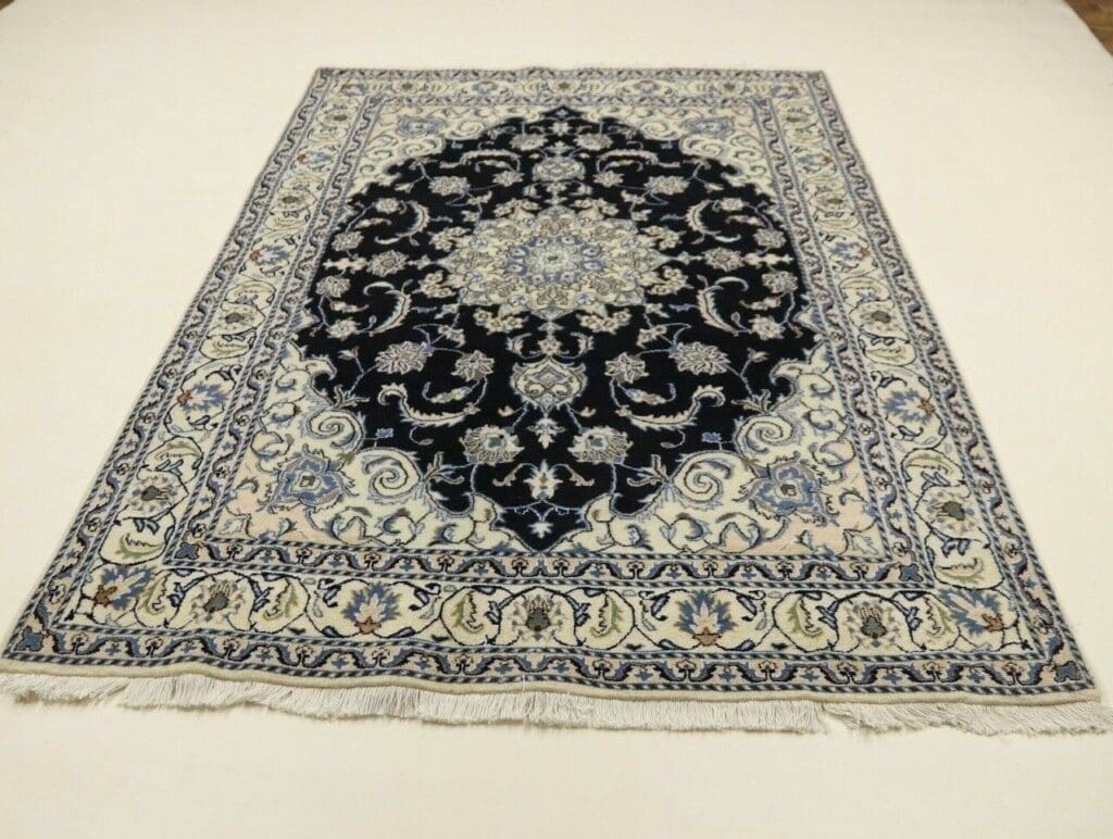 Perserteppich Nain 226 x 167 cm Wolle handgeknüpft