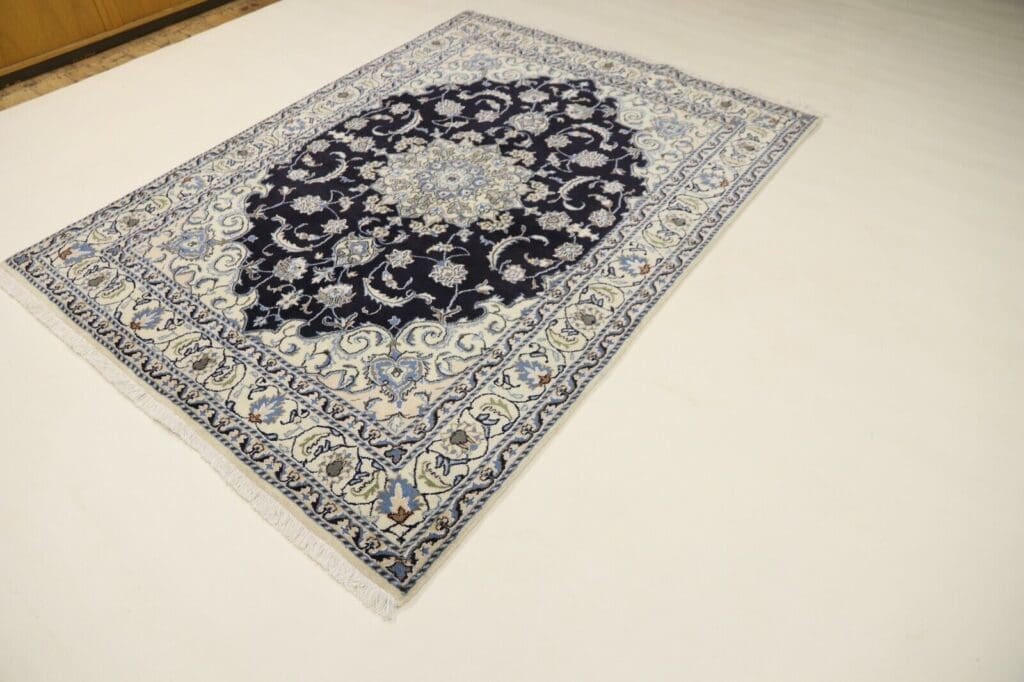 Perserteppich Nain 226 x 167 cm Wolle handgeknüpft