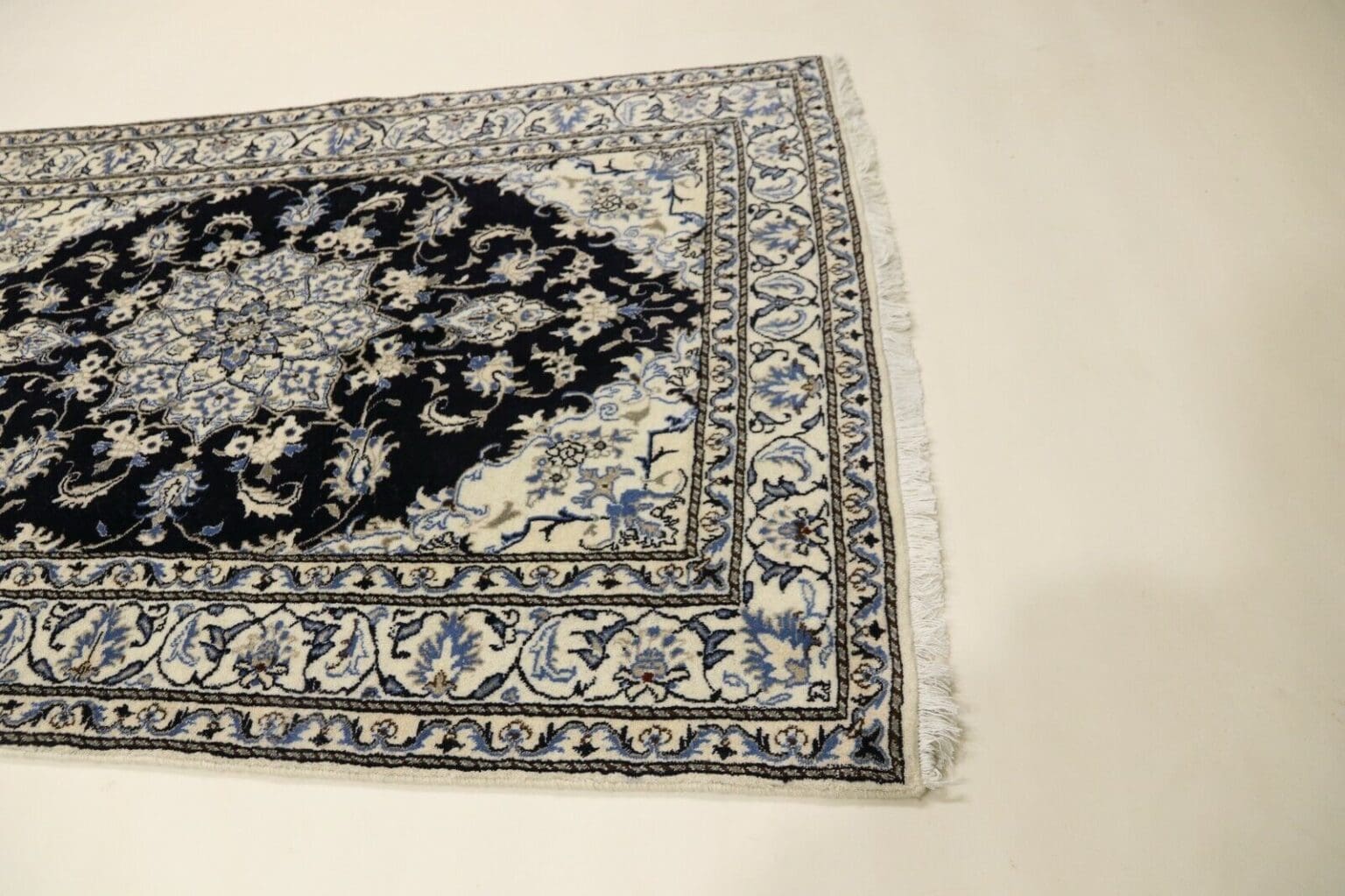 Perserteppich Nain 203 x 143 cm Wolle handgeknüpft