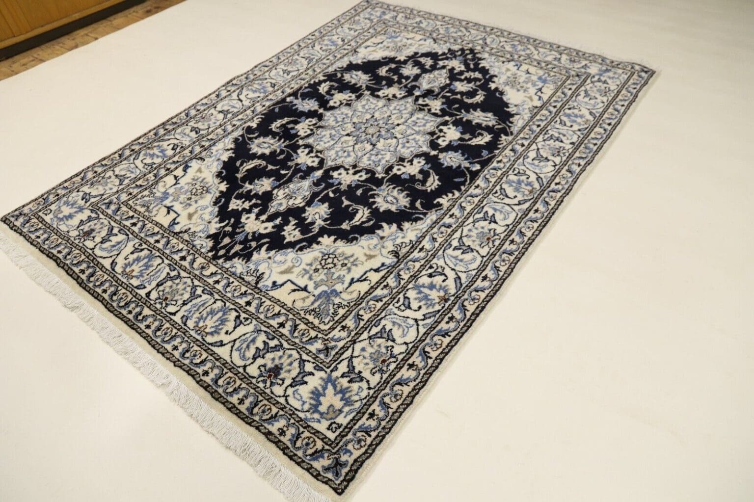 Perserteppich Nain 203 x 143 cm Wolle handgeknüpft