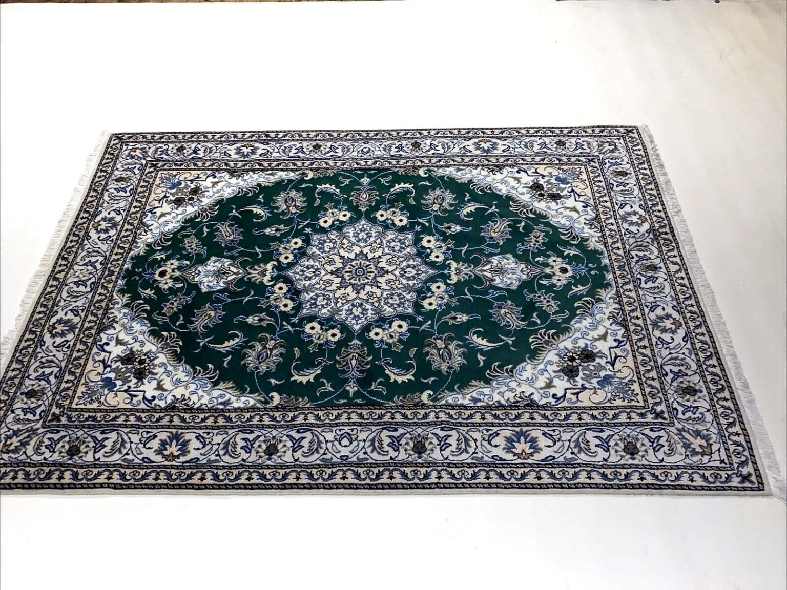 Perserteppich Nain 244 x 168 cm Schurwolle handgeknüpft