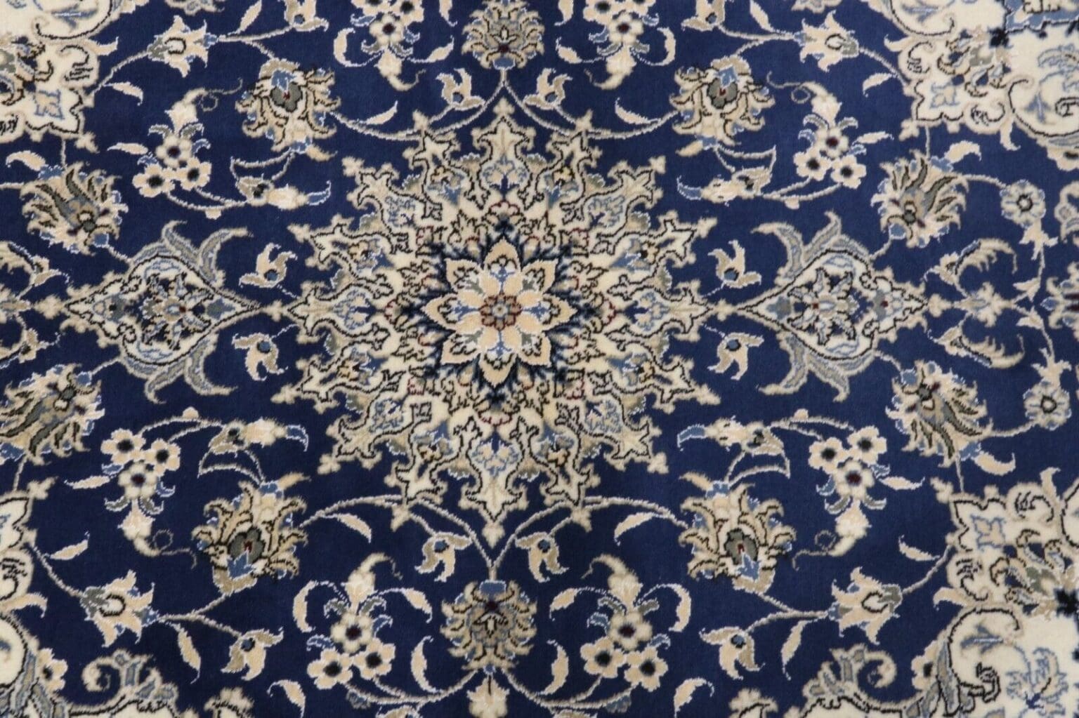 Perserteppich Nain 215 x 153 cm Schurwolle handgeknupft