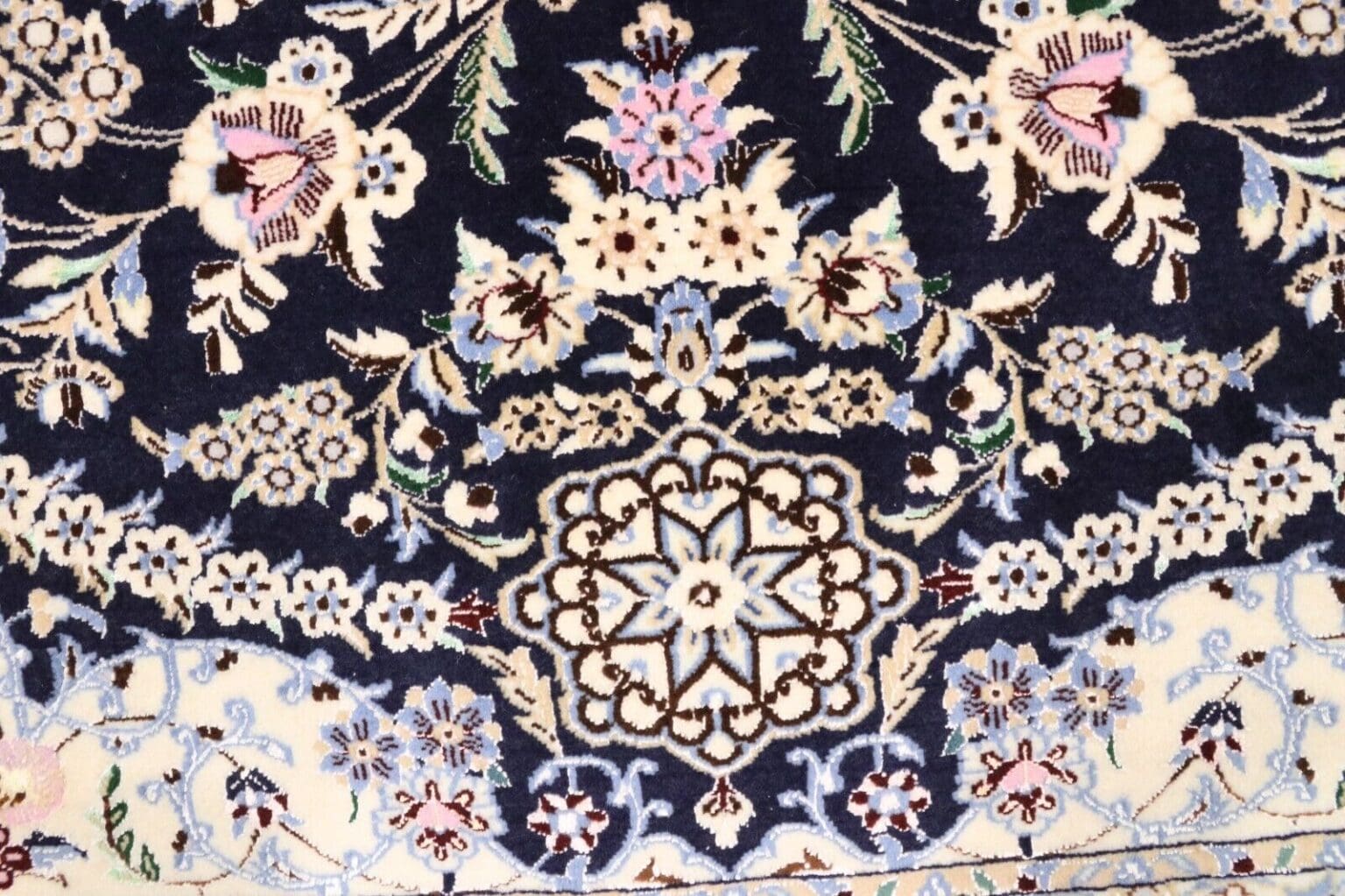 Perserteppich Nain 234 x 173 cm Korkwolle handgeknüpft