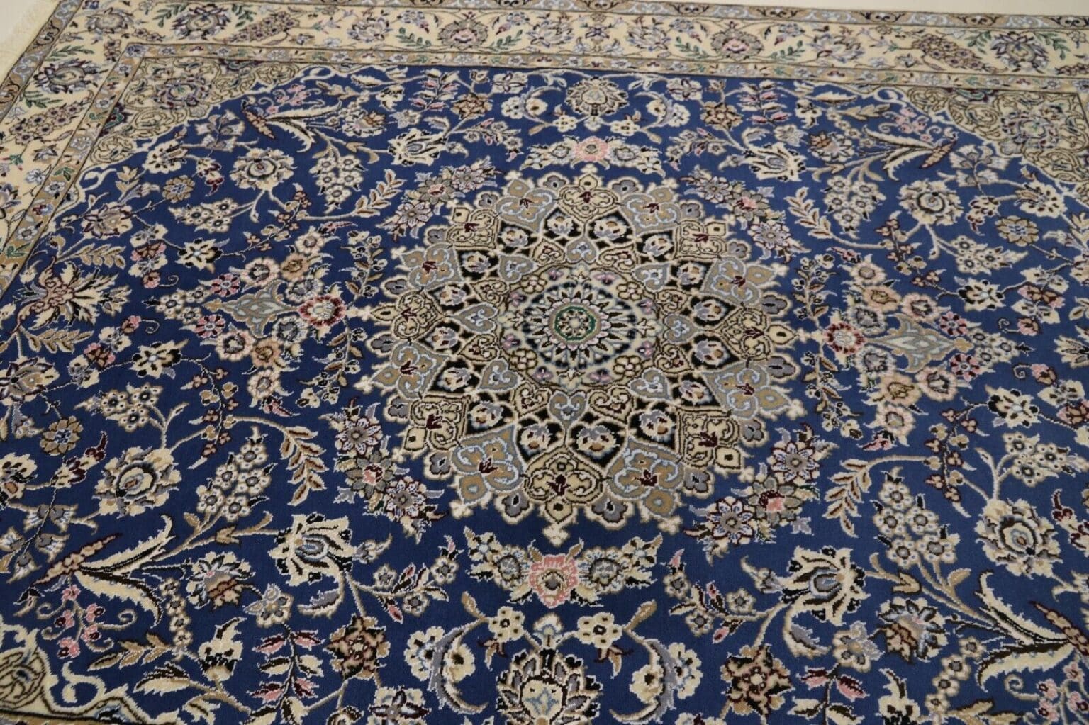 Perserteppich Nain 205 x 150 cm Korkwolle handgeknüpft